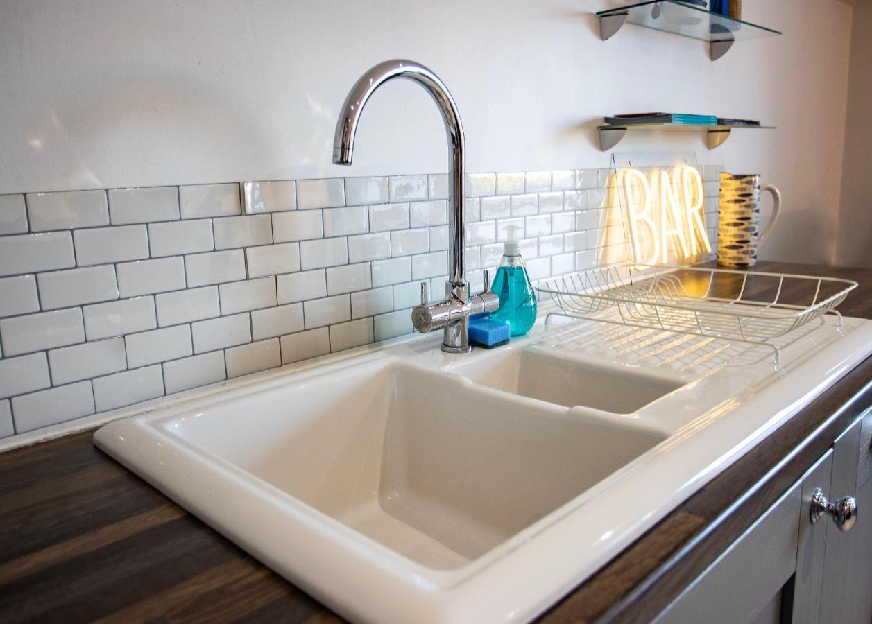 Sea Salt Six Apartment พอร์ตรัช ภายนอก รูปภาพ